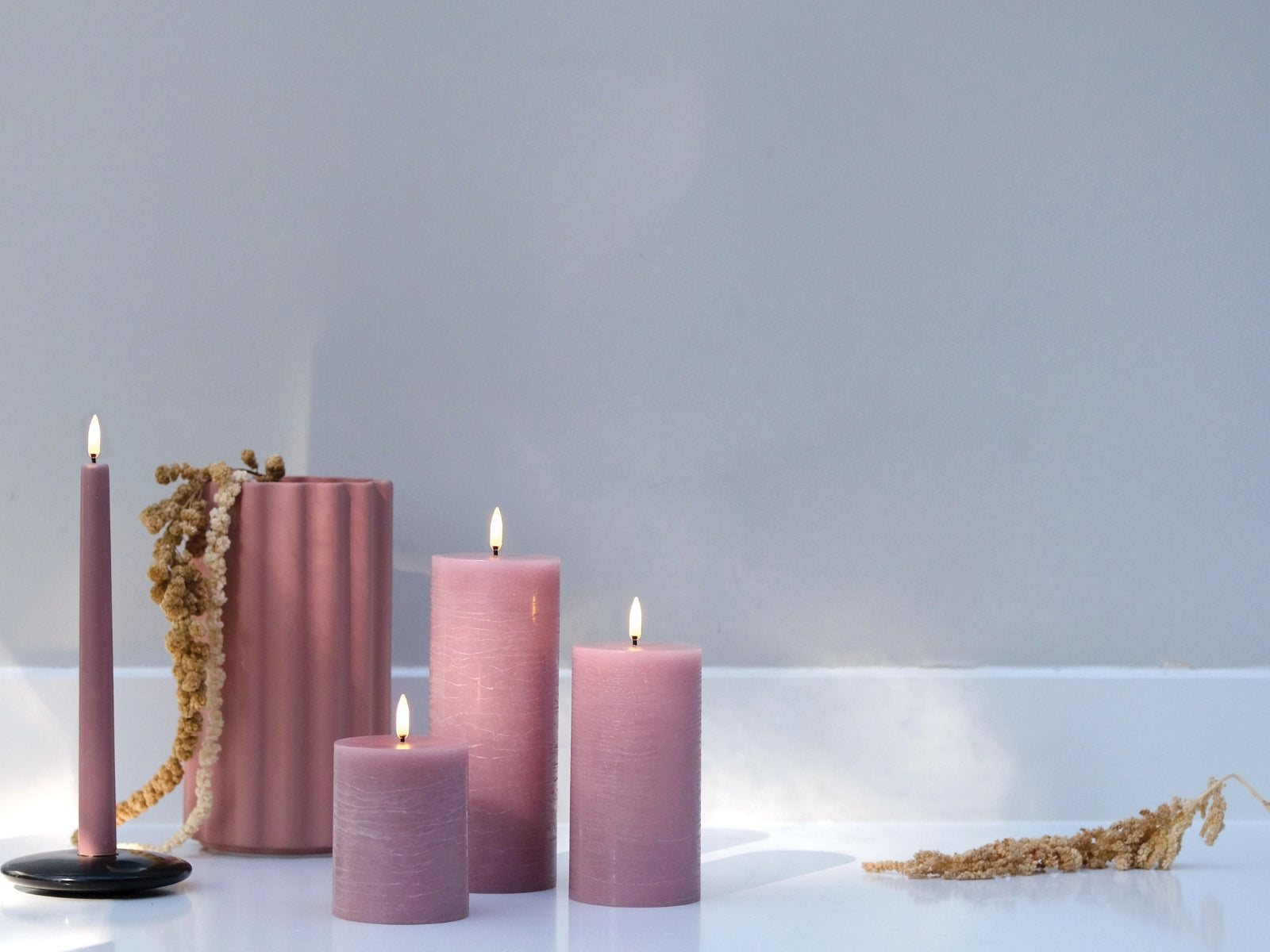 UYUNI LIGHTING Pillar LED-Kerze Rustic light lavender 15,2cm - Produktbild 2