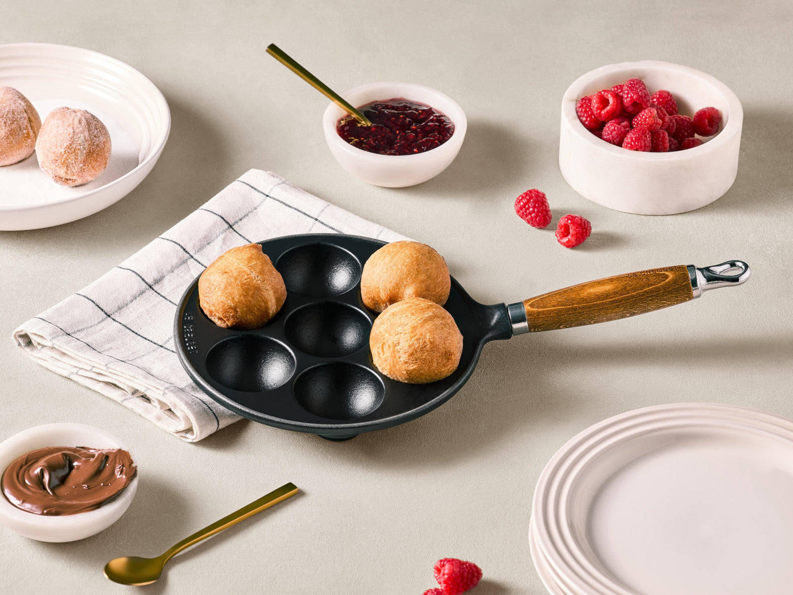 Le Creuset Pförtchenpfanne Tradition schwarz matt 20cm - Produktbild 6