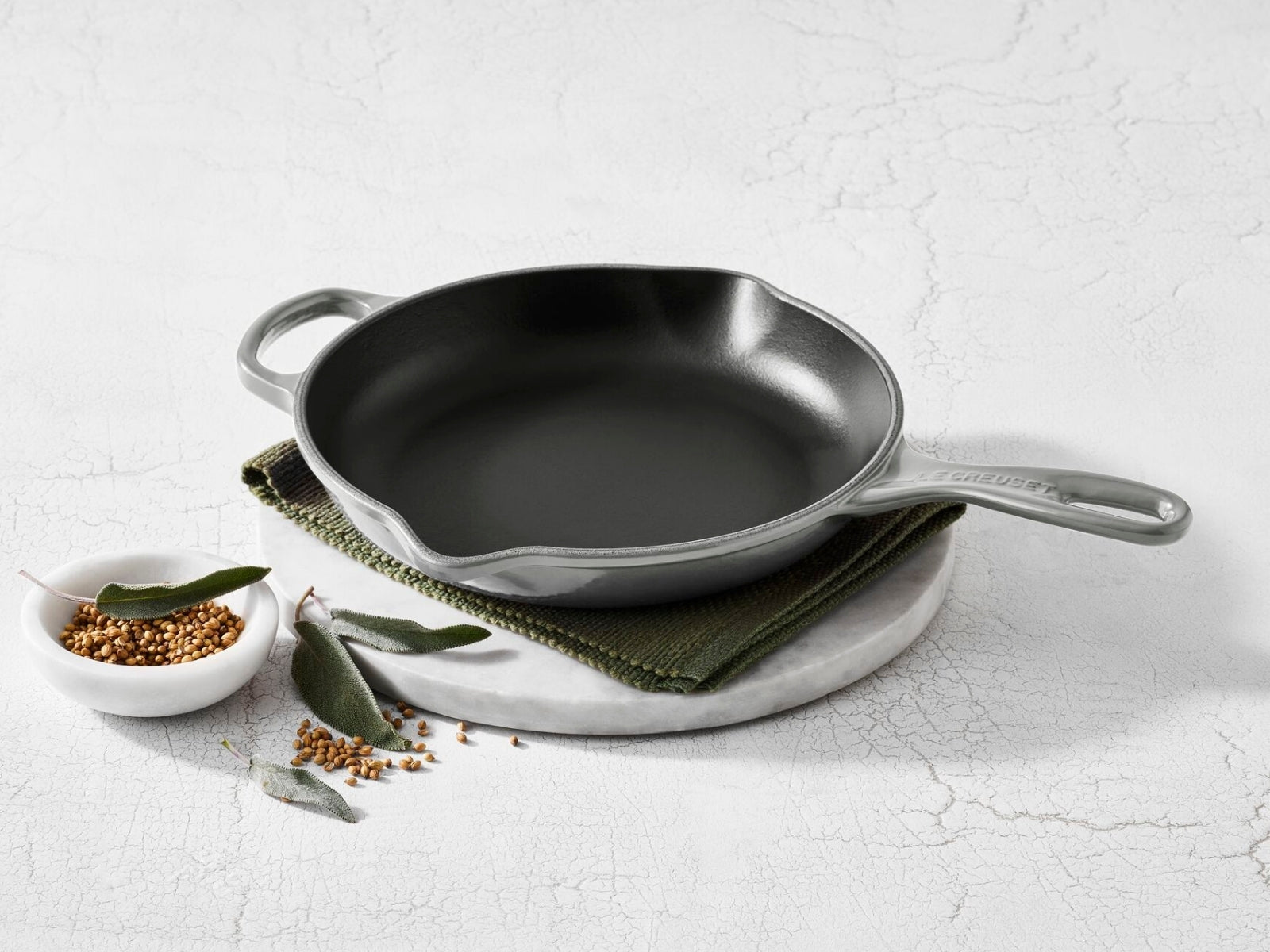 Le Creuset Brat- und Servierpfanne Signature perlgrau 26cm - Produktbild 5