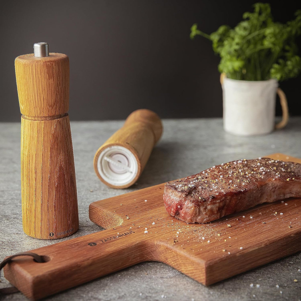 Zassenhaus Mühlen-Set Kiel Eichenholz 18 cm inkl Untersetzer - Produktbild 4