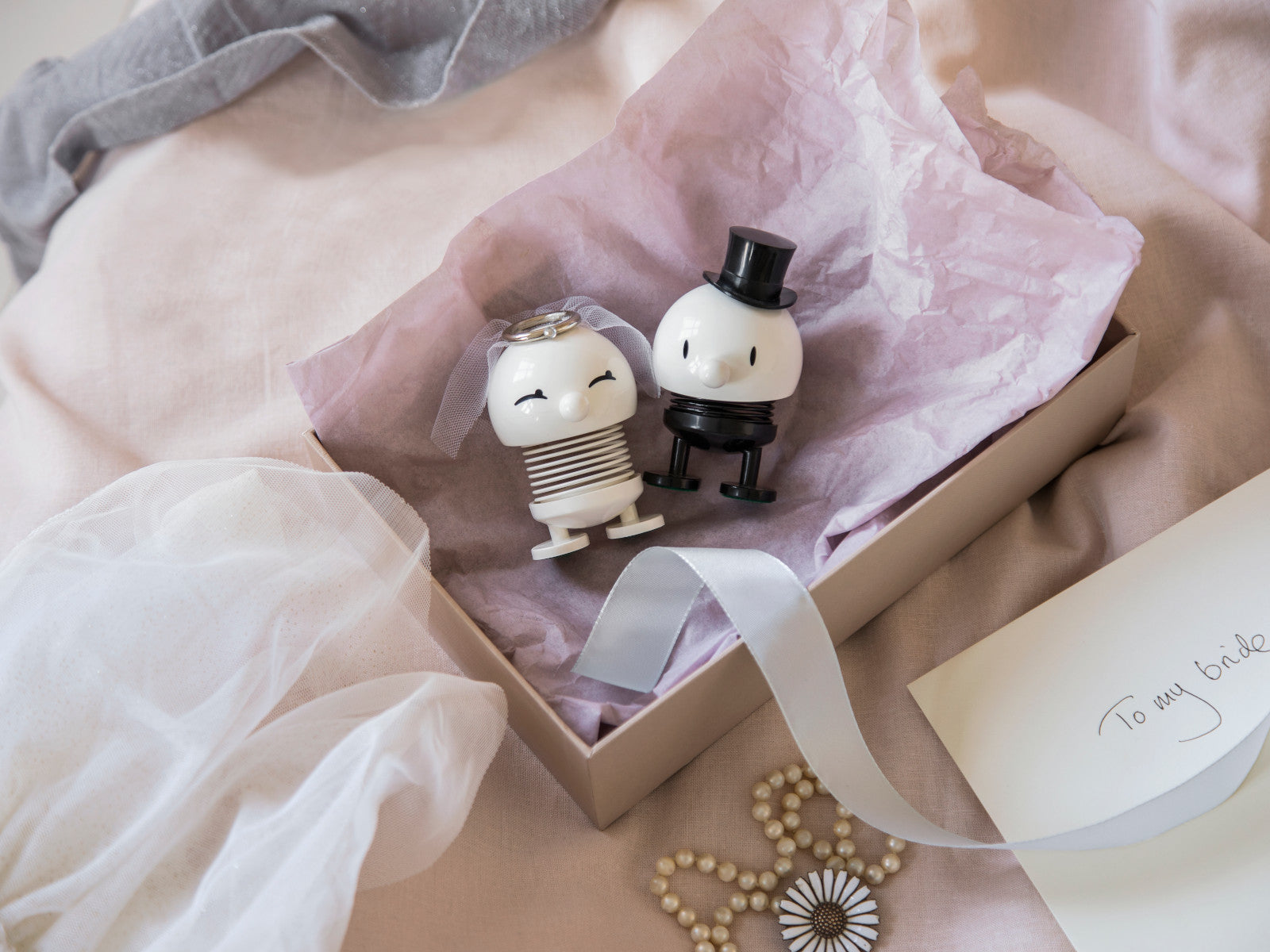 Hoptimist Bride & Groom White 8,5cm - Produktbild 11