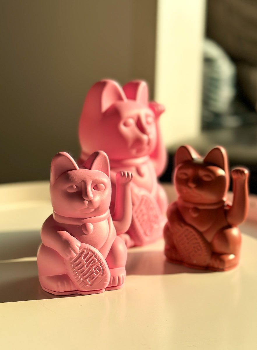 Donkey Products Lucky Cat Classic Winkekatze berry red 15cm - Produktbild 6