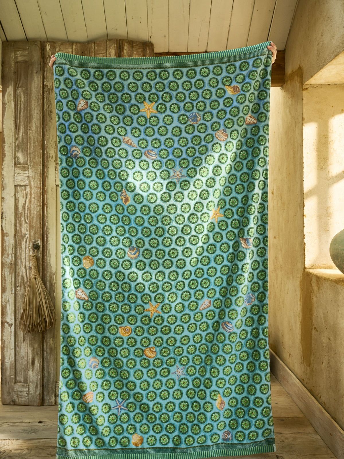 Pip Studio Sea Dots Strandtuch grün 100x180cm (1 Stück) - Produktbild 2