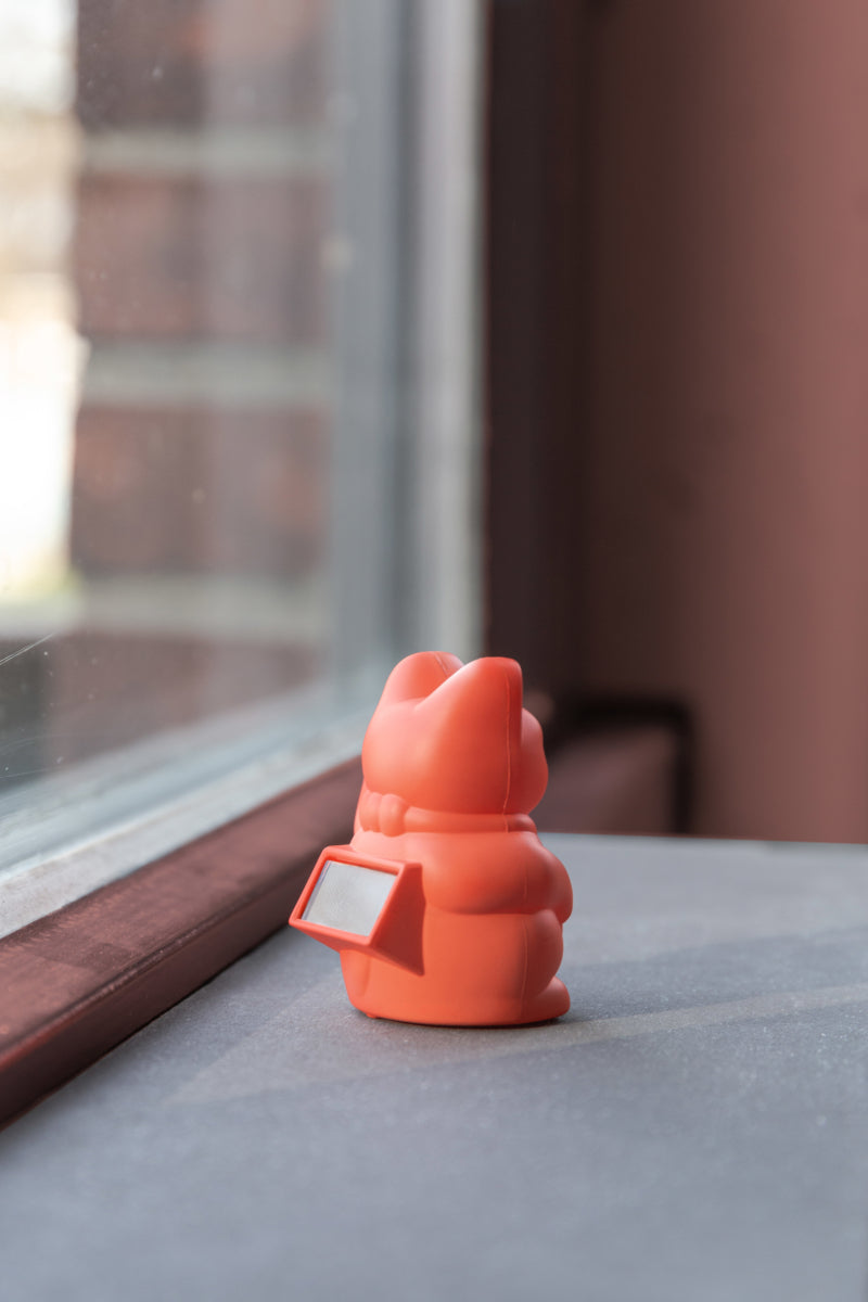 Donkey Products Lucky Cat Solar Winkekatze neon orange 6,5cm - Produktbild 4
