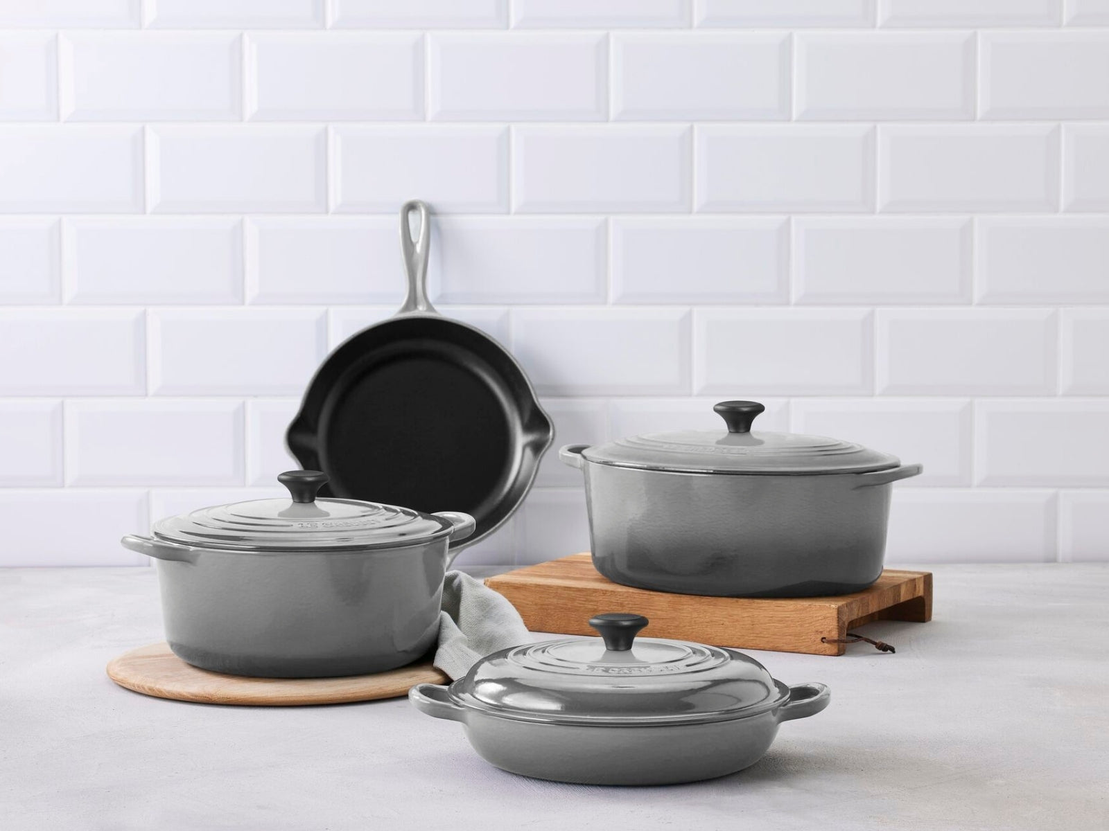 Le Creuset Wasserkessel Tradition perlgrau 2,1l - Produktbild 2