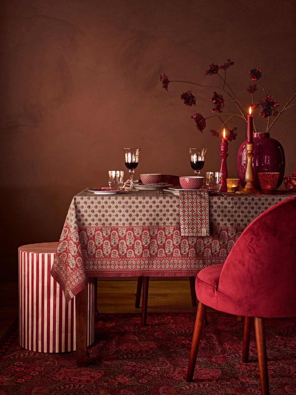 PIP STUDIO Blooming Tales Dark Red Tischdecke 150x250cm - Produktbild 4