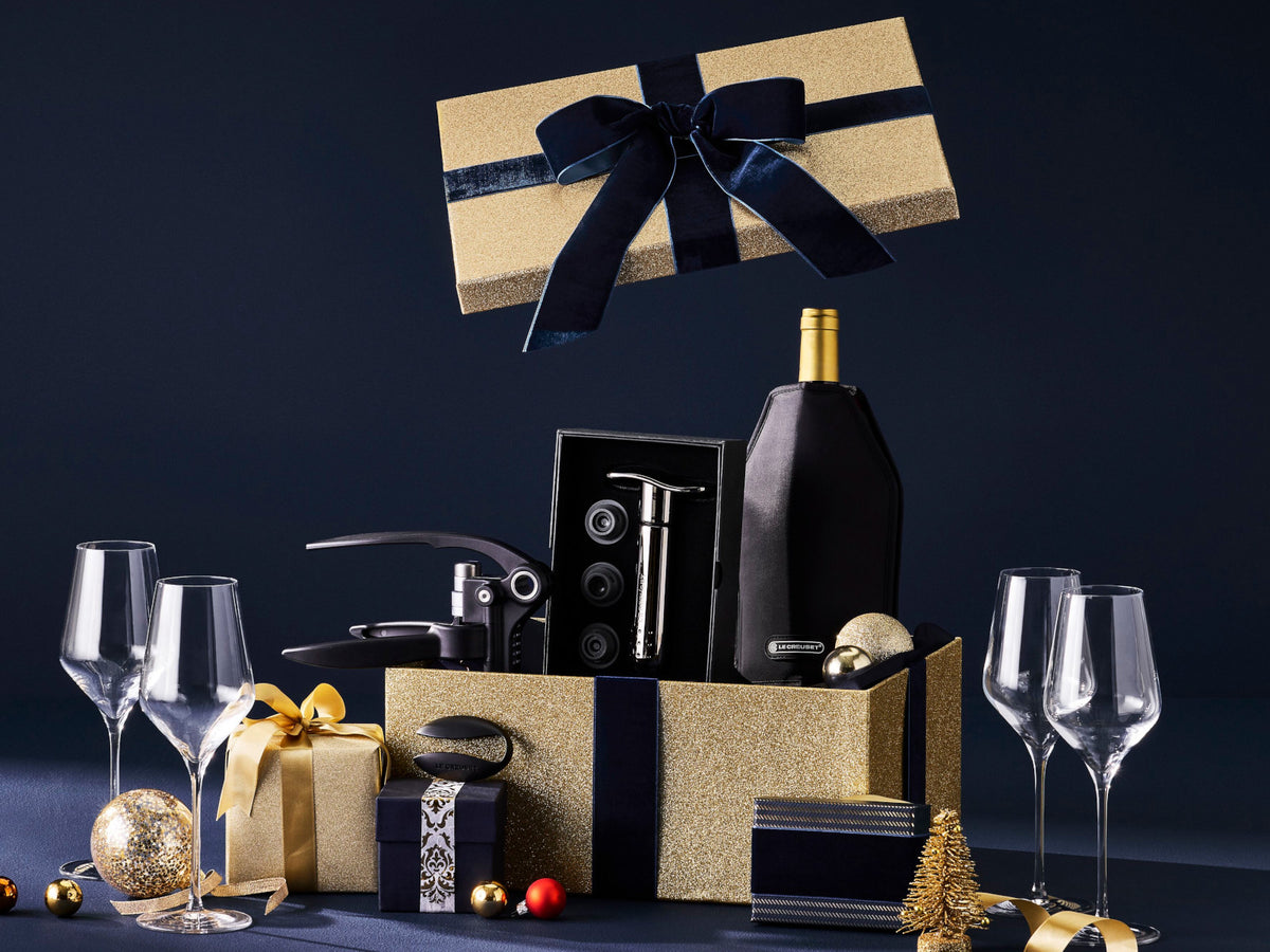 Le Creuset Weinpumpe WA-137 Black Metal Lifestyle 3