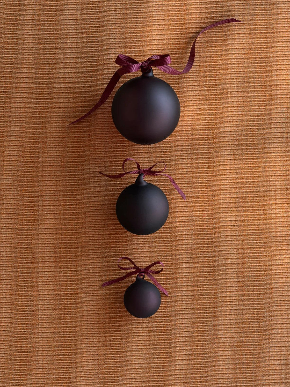 Blomus JUHLA Weihnachtsschmuck L midnight plum 9cm 2tlg - Produktbild 2