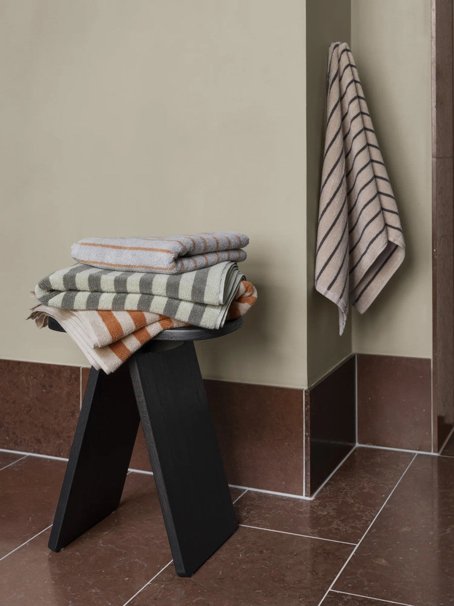 Blomus ARTO Badetuch moonbeam/magnet thin stripes 70x140cm - Produktbild 3
