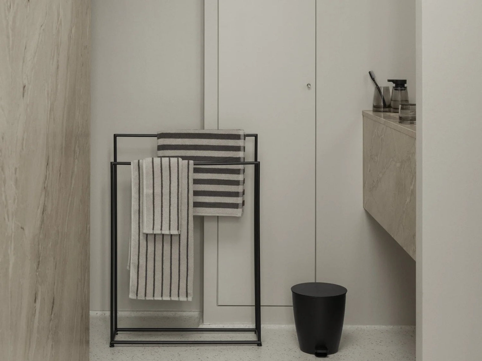 Blomus AVA Zahnputzbecher schwarz 10cm - Produktbild 2