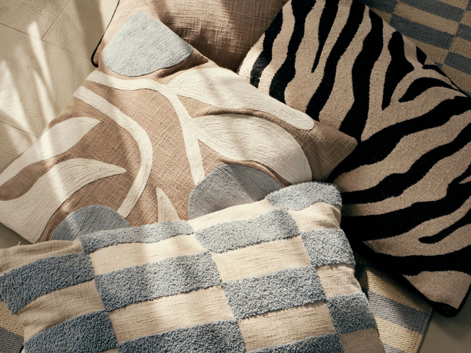 Broste Copenhagen Zebra Kissenbezug black/light beige 40x60cm - Produktbild 4
