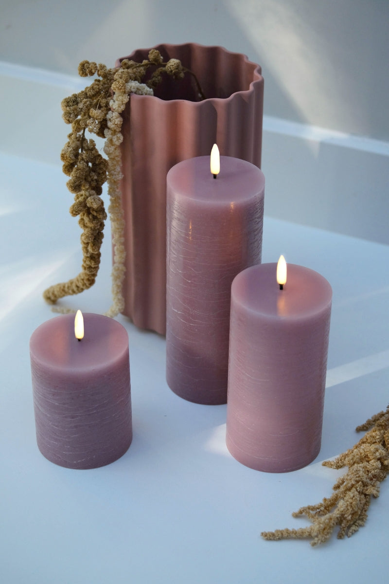 UYUNI LIGHTING Pillar LED-Kerze Rustic light lavender 15,2cm - Produktbild 3