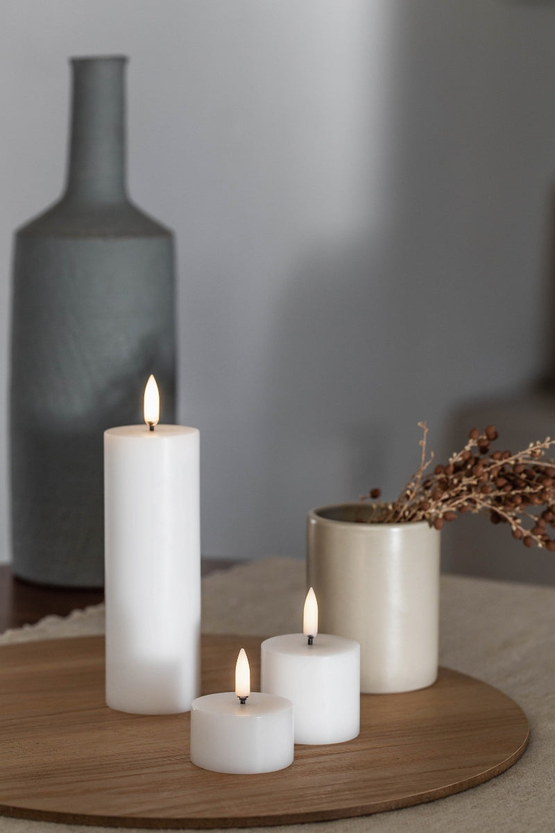 UYUNI LIGHTING Pillar LED-Kerze Smooth nordic white 5x4,5cm - Produktbild 4
