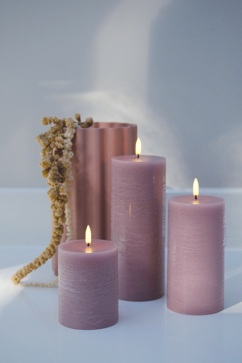 UYUNI LIGHTING Pillar LED-Kerze Rustic light lavender 20,3cm - Produktbild 4