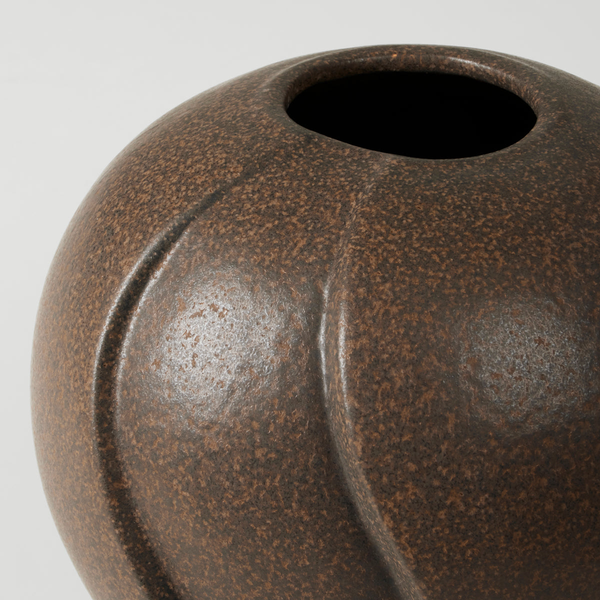 Broste Copenhagen Leda Vase antique brown 15x15cm - Produktbild 2