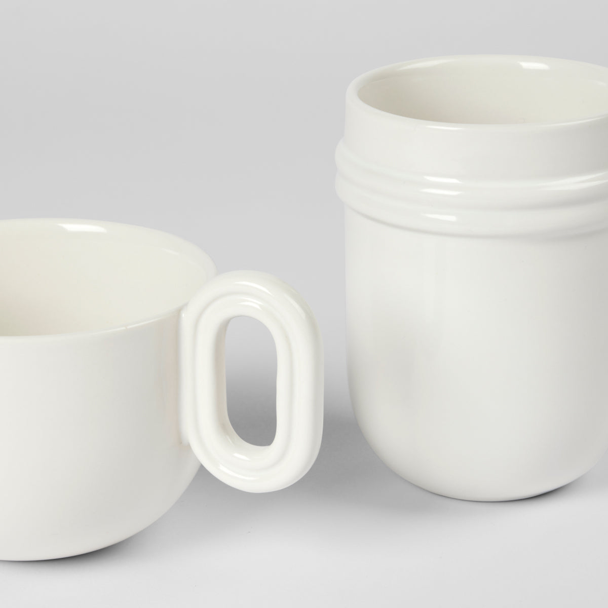 Broste Copenhagen Stevns Becher mit Henkel chalk white 400ml - Produktbild 2