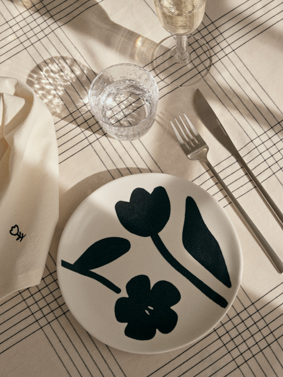 Broste Copenhagen Flora Teller black/off white Ø15cm - Produktbild 5