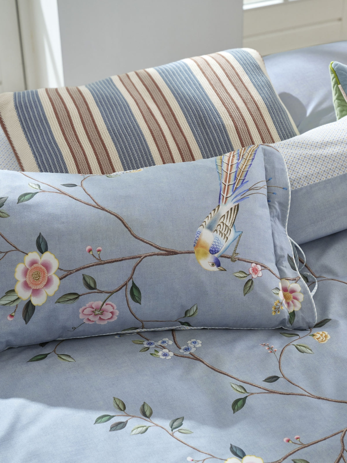 Pip Studio Bamboo Blossom Kissen blau 35x60cm (1 Stück) - Produktbild 2