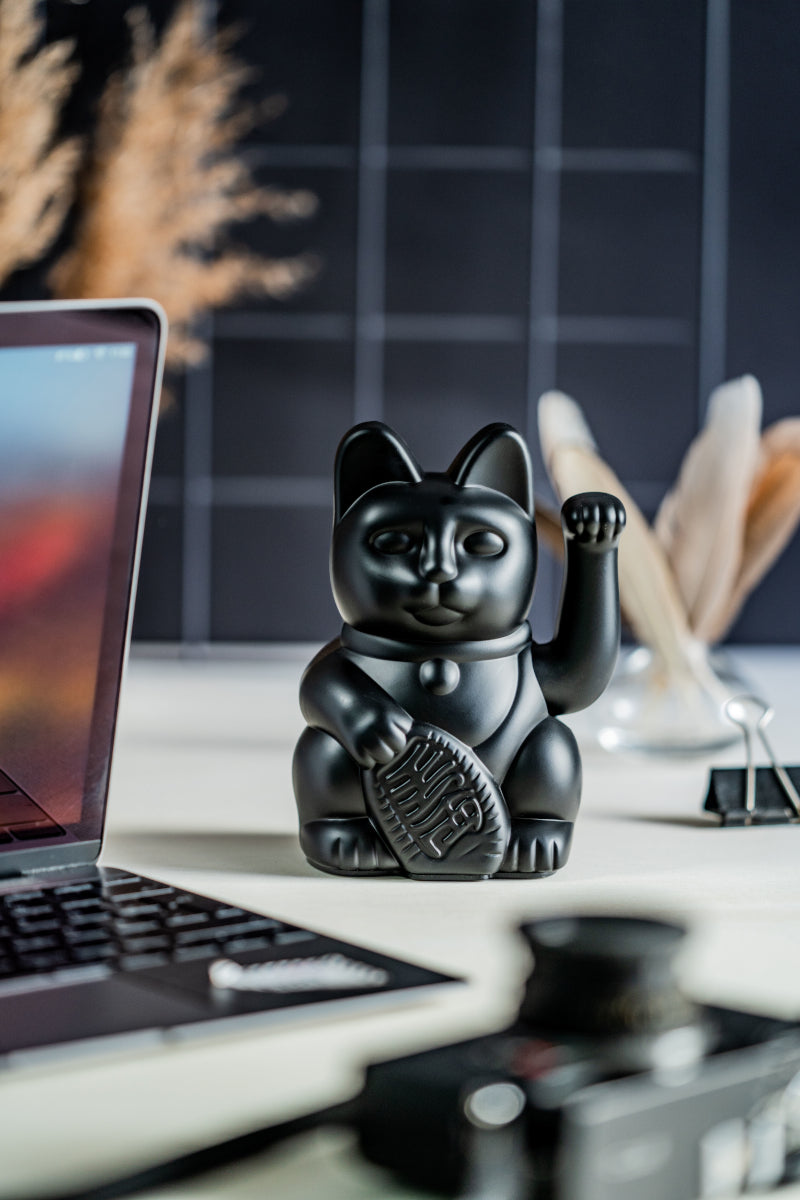 Donkey Products Lucky Cat Classic Winkekatze schwarz 15cm - Produktbild 4