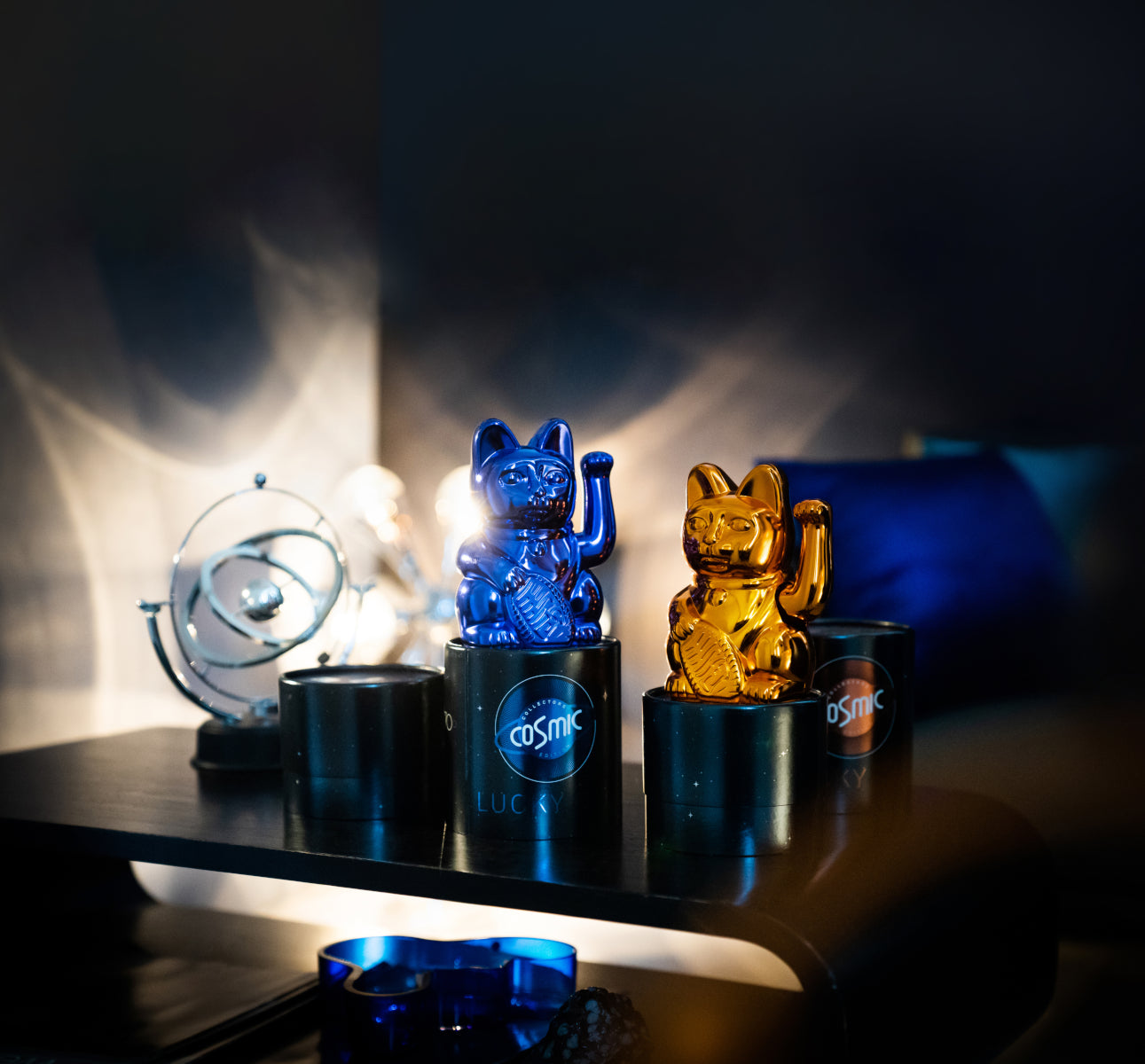 Donkey Products Lucky Cat Cosmic Winkekatze shiny blue 15cm - Produktbild 5