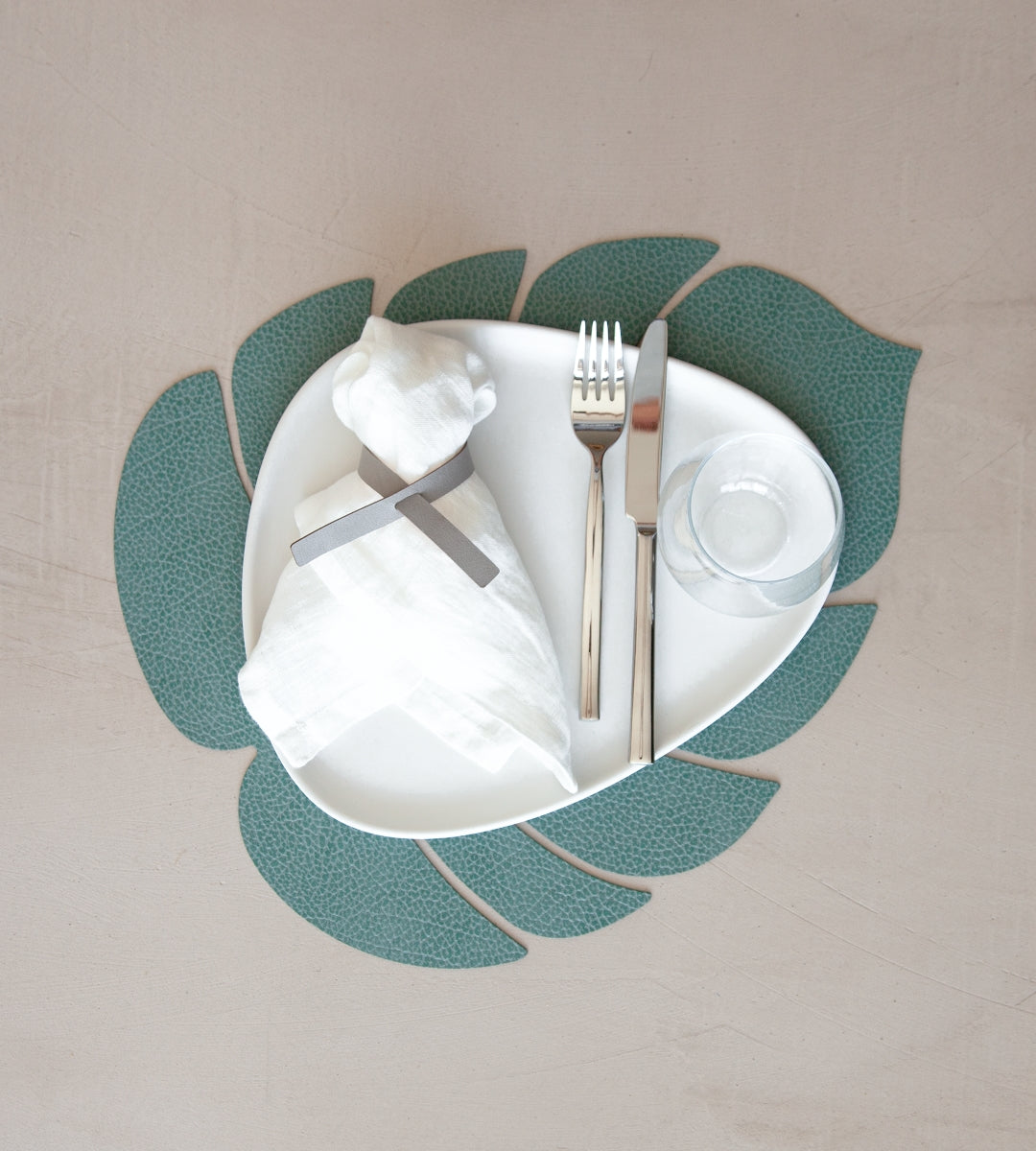 LIND DNA HIPPO Tischset Monstera Leaf L pastel green 42x35 - Produktbild 2