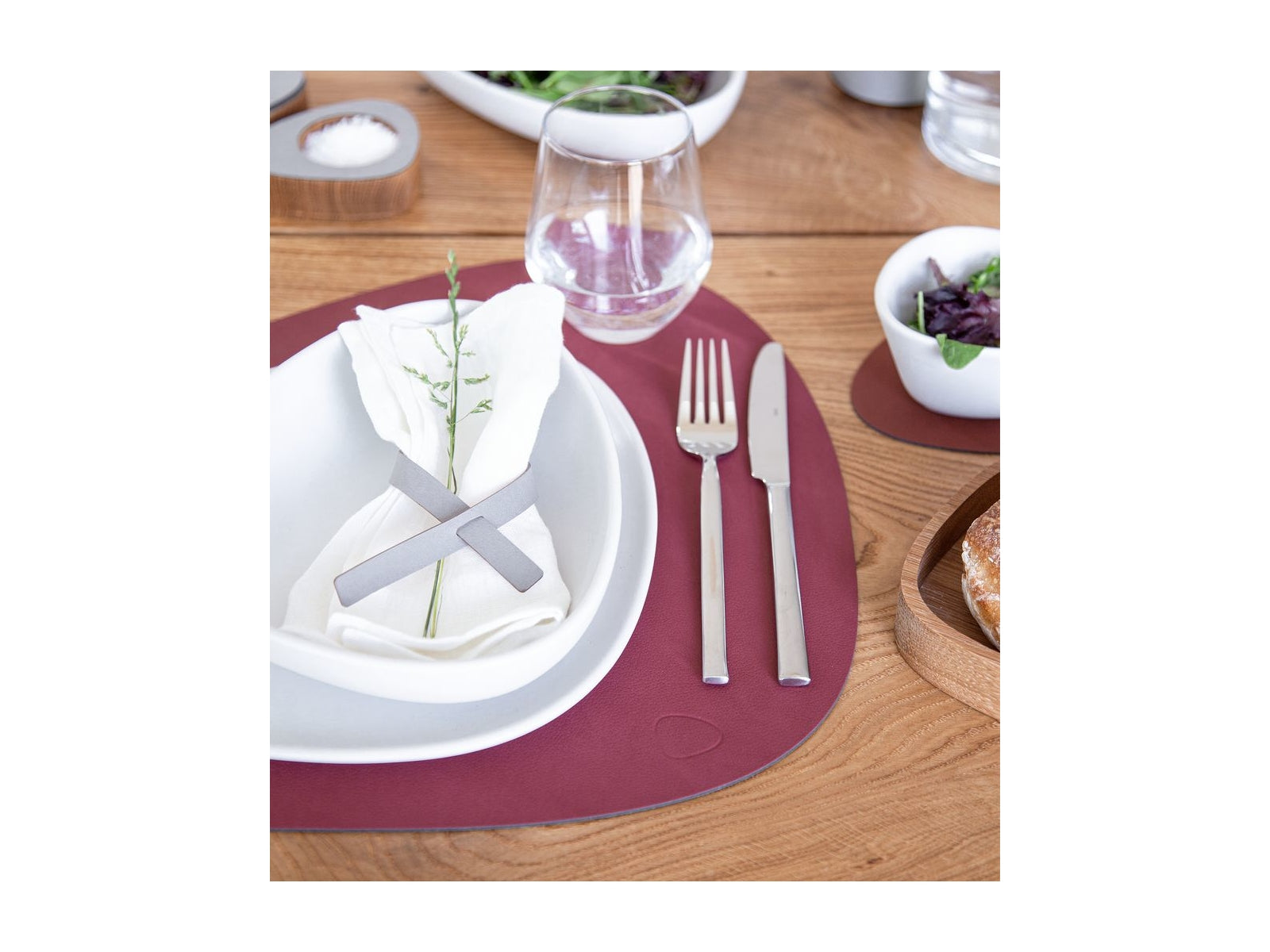 LIND DNA BULL Tischset Curve L red 37 x 44 cm - Produktbild 3