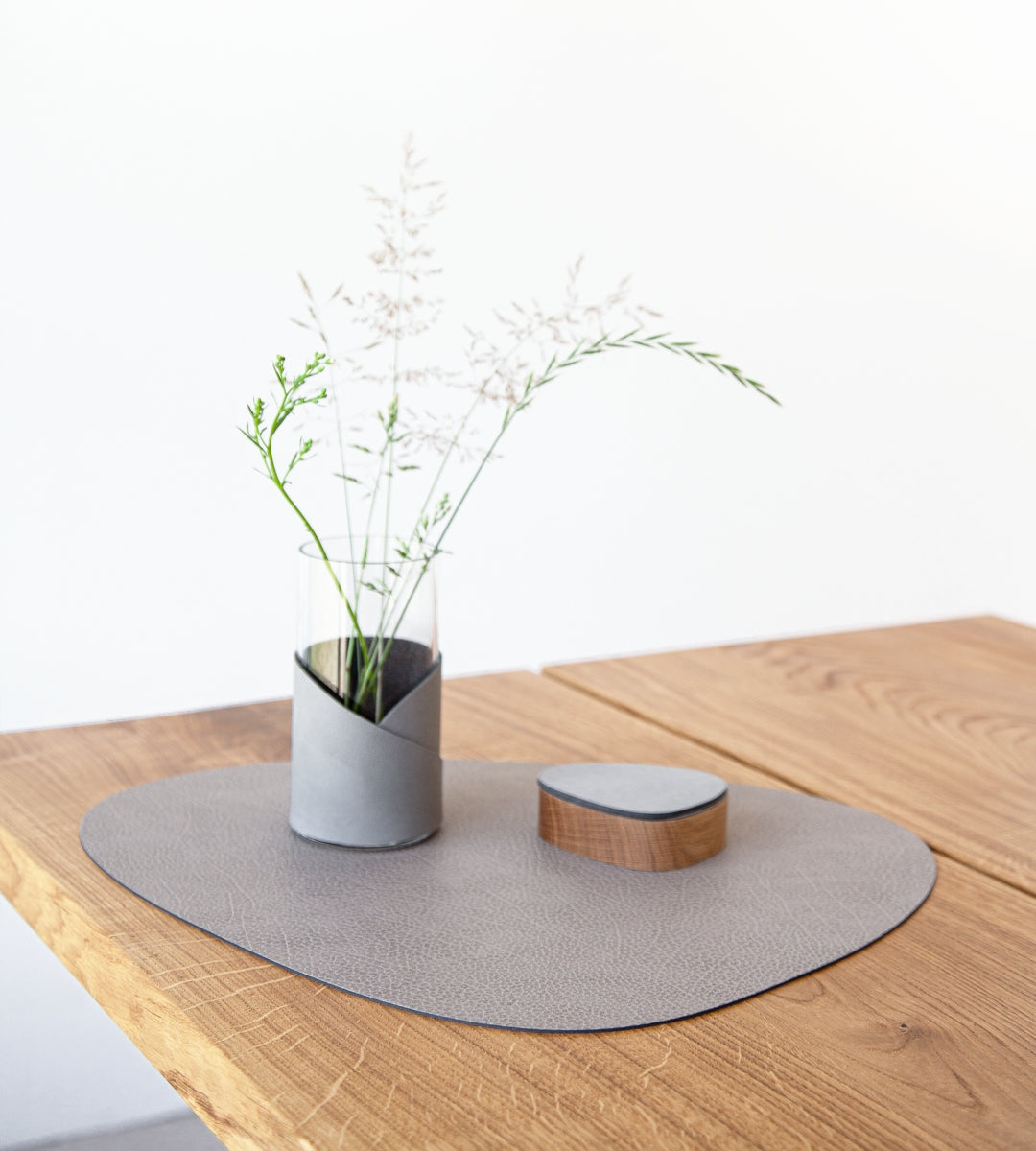LIND DNA BULL Tischset Curve L warm grey 37 x 44 cm - Produktbild 4
