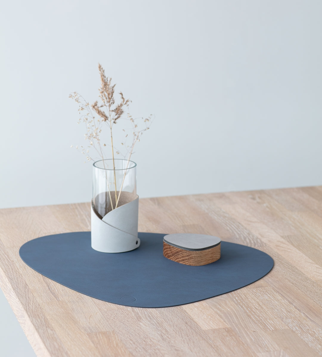LIND DNA NUPO Tischset Curve L dark blue 37 x 44 cm - Produktbild 3