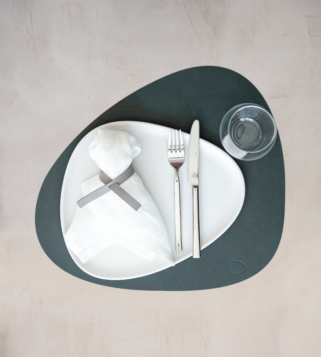 LIND DNA NUPO Tischset Curve L dark green 37 x 44 cm - Produktbild 4