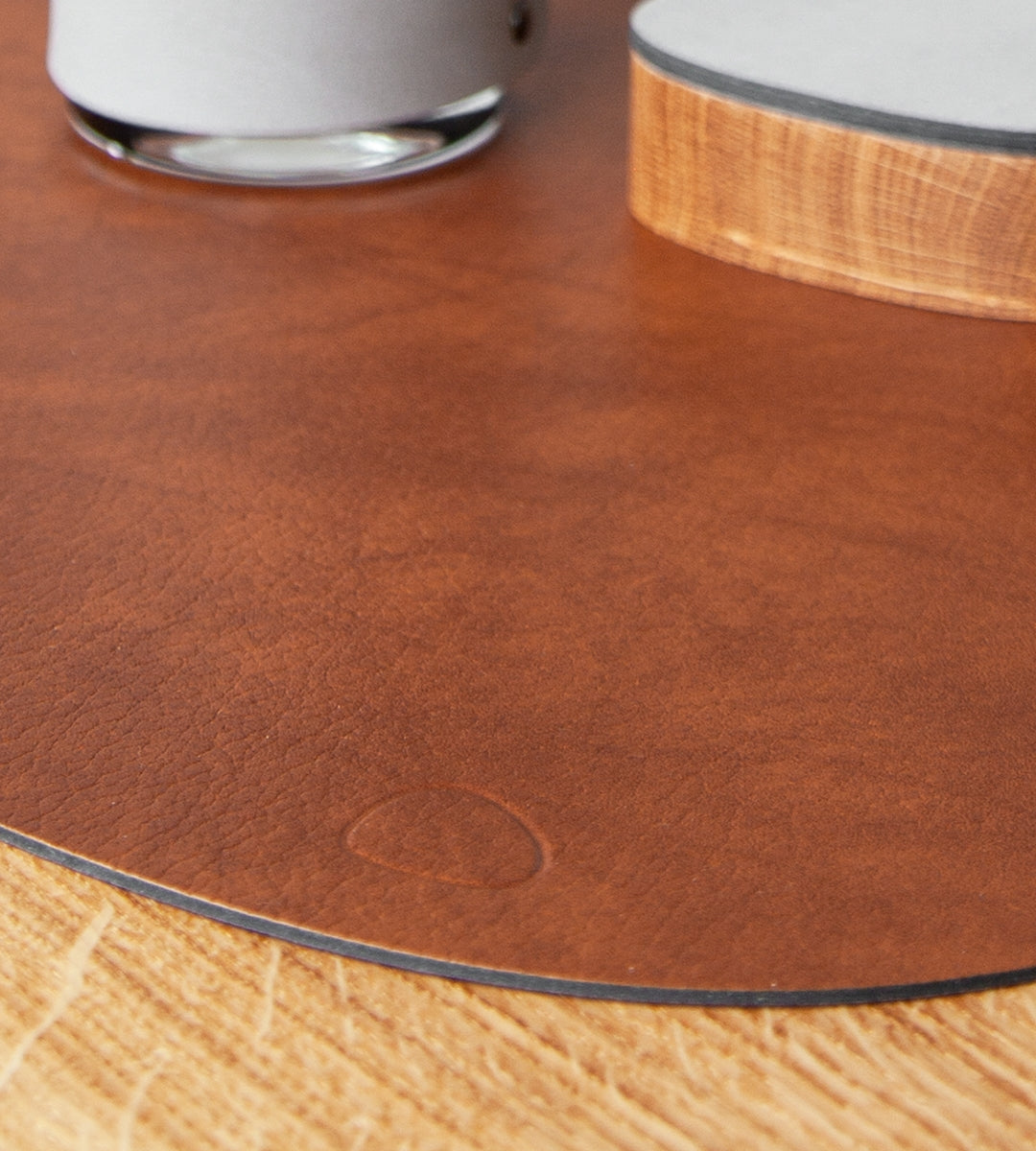 LIND DNA DOUBLE BULL Tischset Curve L cognac/black - Produktbild 4