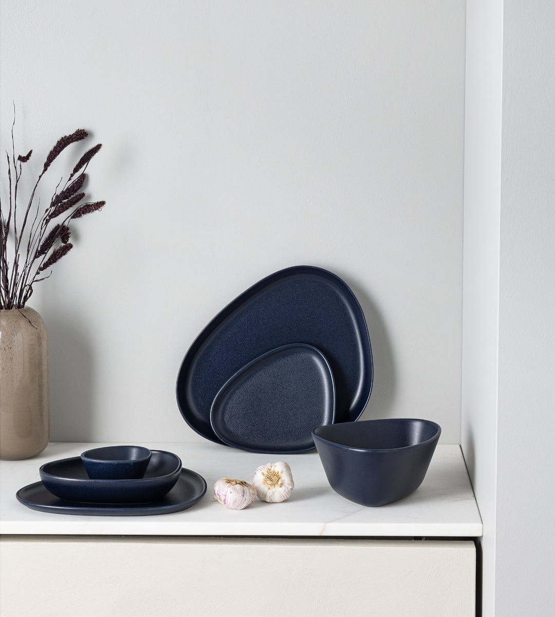 LIND DNA Curve Stoneware Speiseteller navy blue - Produktbild 2