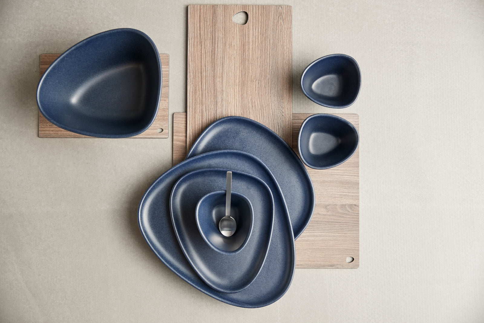 LIND DNA Curve Stoneware Speiseteller navy blue - Produktbild 6