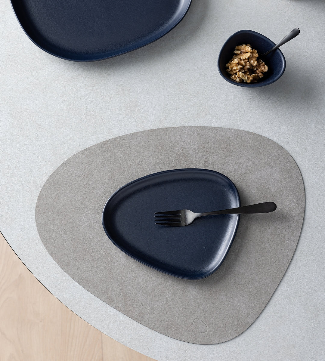 LIND DNA Curve Stoneware Frühstücksteller navy blue - Produktbild 3