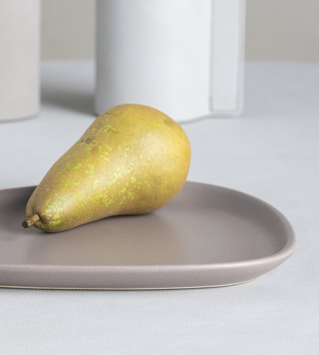 LIND DNA Curve Stoneware Frühstücksteller warm grey - Produktbild 3