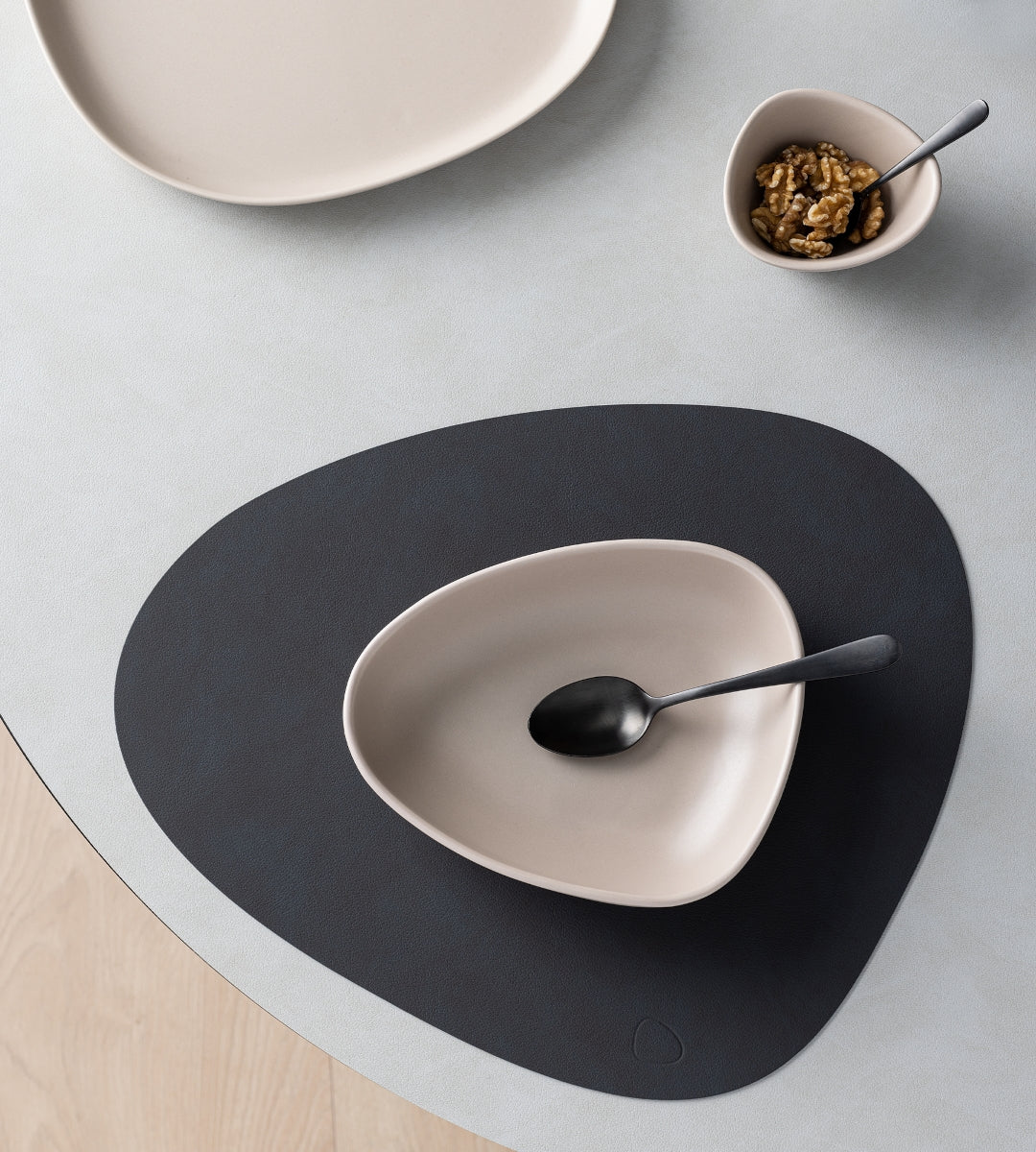 LIND DNA Curve Stoneware Suppenteller sand - Produktbild 4