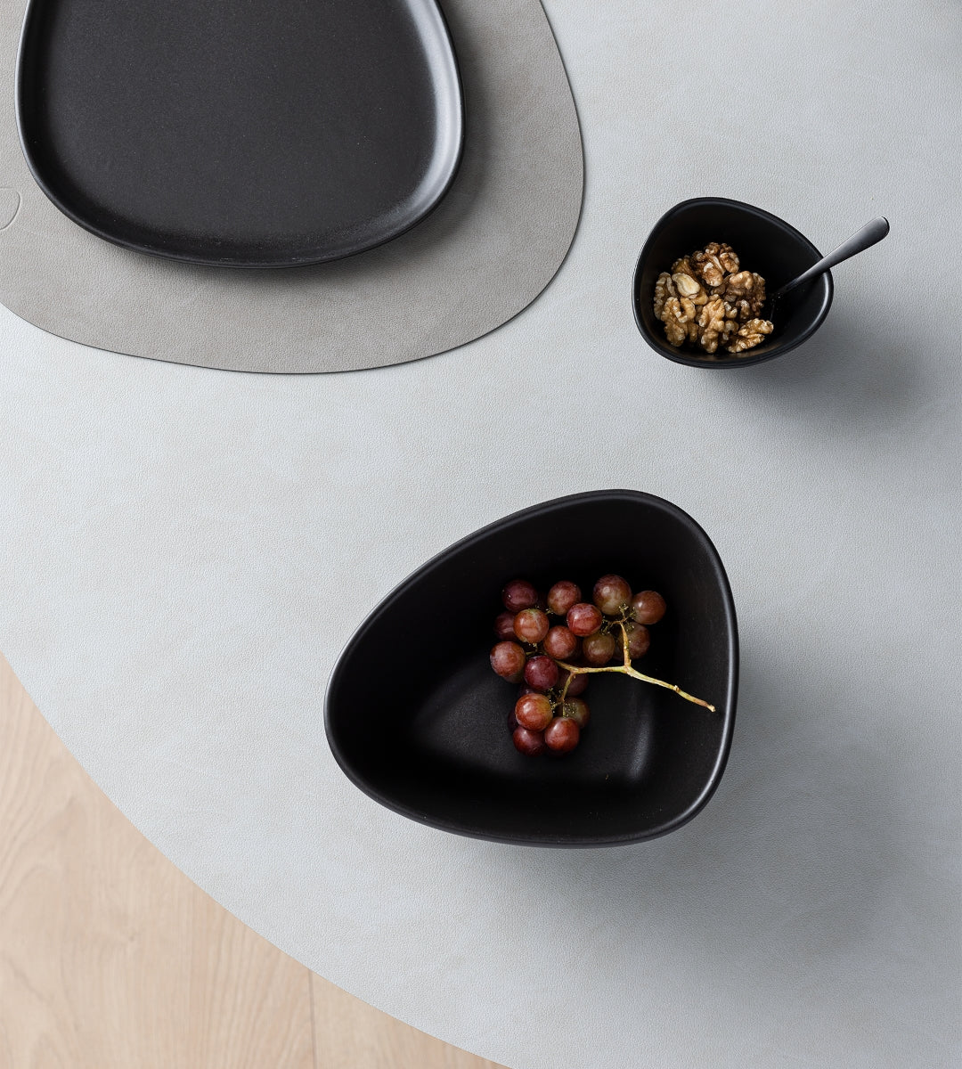 LIND DNA Curve Stoneware Bowl M black - Produktbild 3