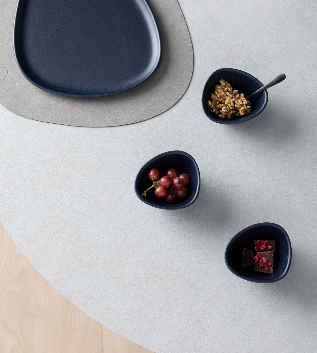 LIND DNA Curve Stoneware Bowl S navy blue - Produktbild 2