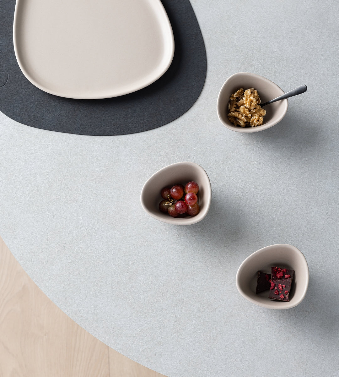 LIND DNA Curve Stoneware Bowl S sand - Produktbild 3