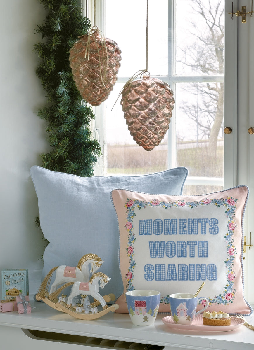 Greengate Laura Moments Kissenhülle dusty blue emb. 40x40 cm - Produktbild 4