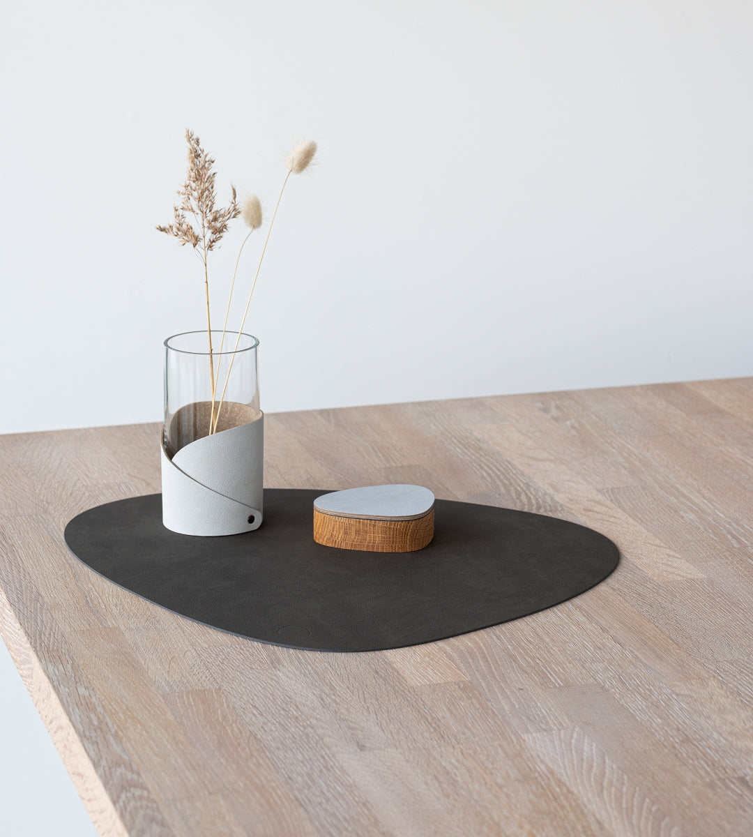 LIND DNA NUPO Tischset Curve L caviar 37 x 44 cm - Produktbild 4