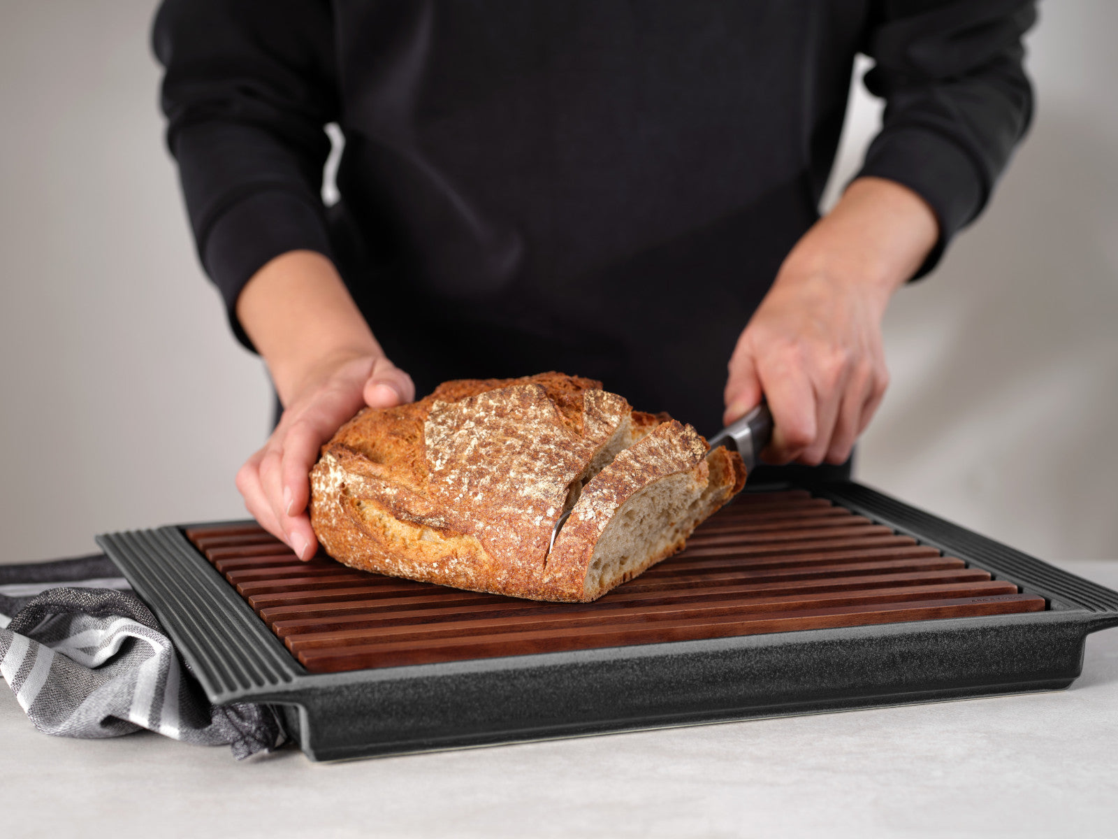ASA kitchen'art Brotschneidebrett schwarz 42x30x3,3cm - Produktbild 3