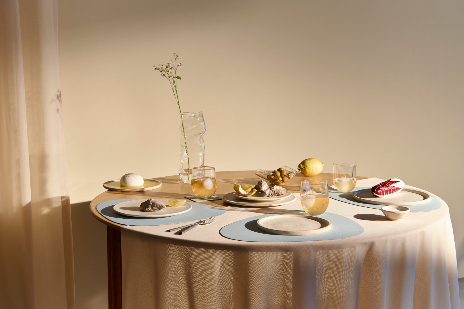 LIND DNA Nupo Tischset Curve L soft sky - Produktbild 5