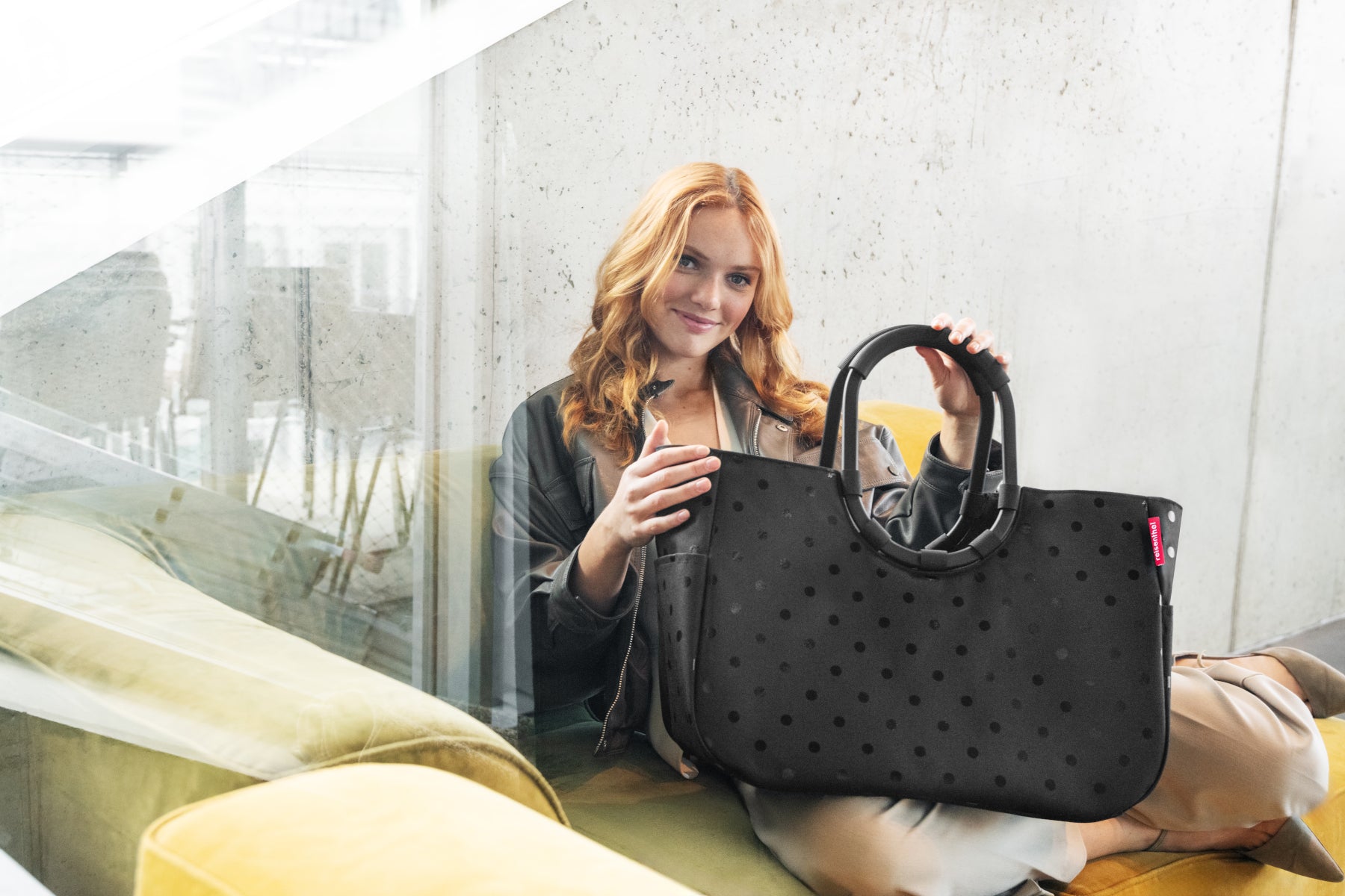 reisenthel loopshopper L frame glossy dots black - Produktbild 9