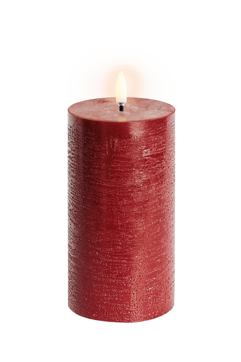UYUNI LIGHTNING Pillar LED-Kerze Rustic carmine red 15cm - Produktbild 1