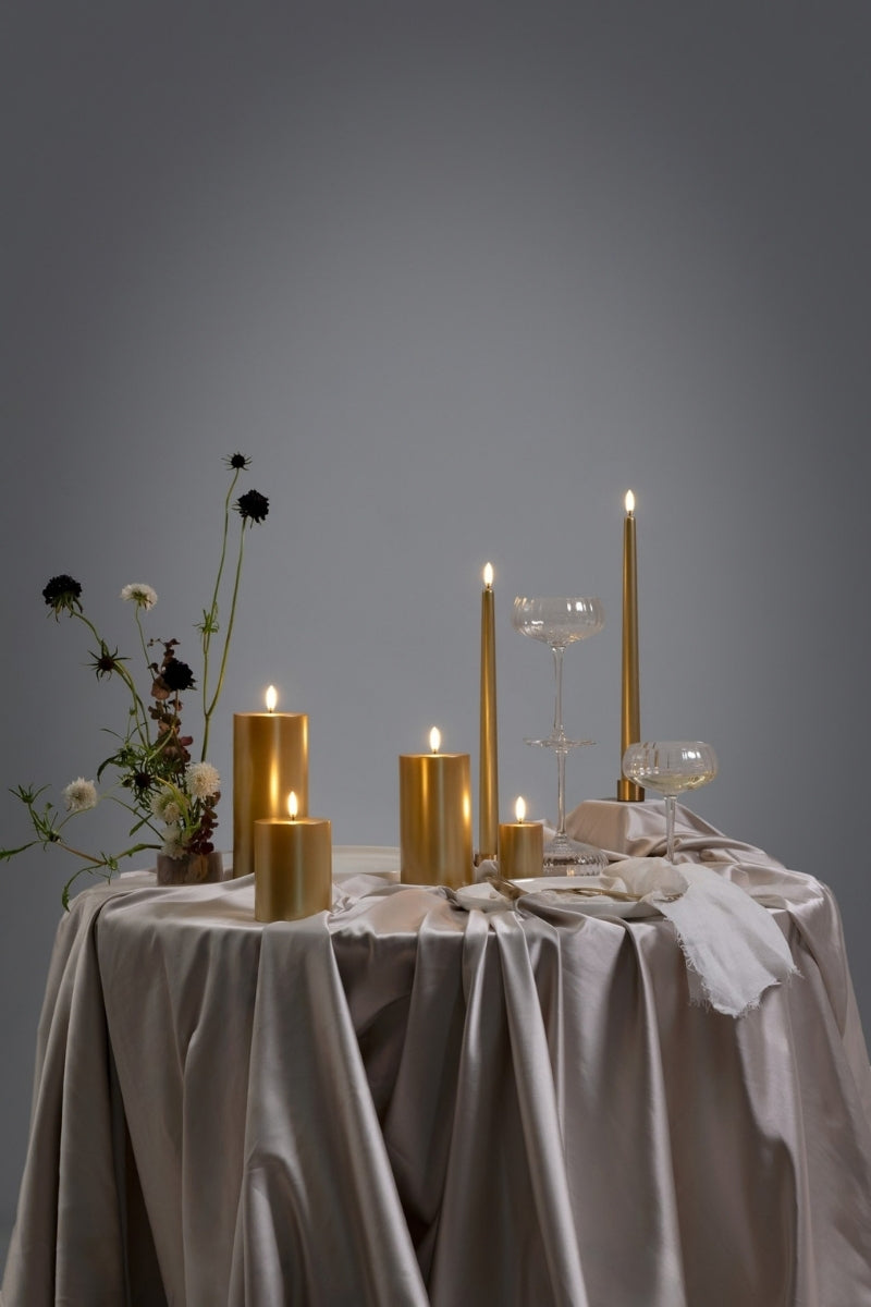UYUNI LIGHTNING Pillar LED-Kerze Smooth gold finish 10cm - Produktbild 4