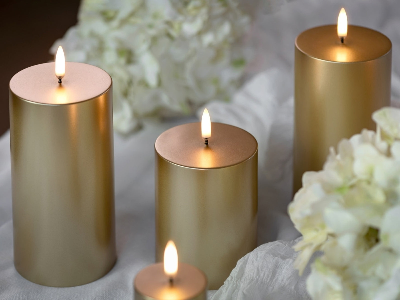 UYUNI LIGHTNING Pillar LED-Kerze Smooth gold finish 15cm - Produktbild 3