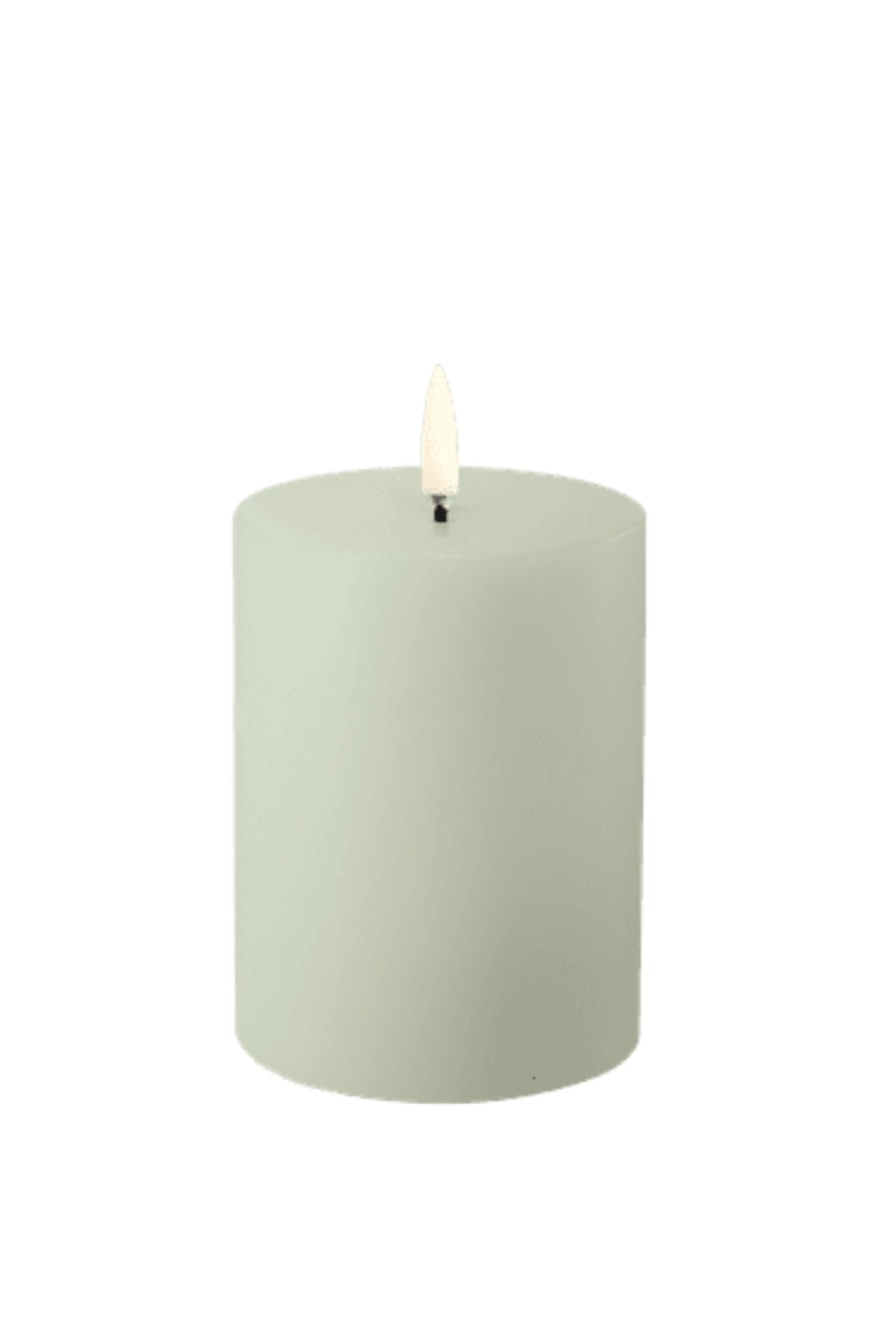 UYUNI LIGHTNING Pillar LED-Kerze Smooth sage green 10cm - Produktbild 1