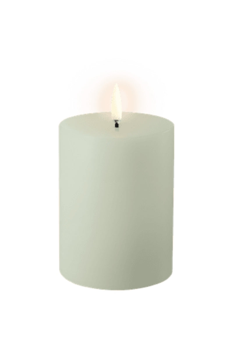 UYUNI LIGHTNING Pillar LED-Kerze Smooth sage green 10cm - Produktbild 2