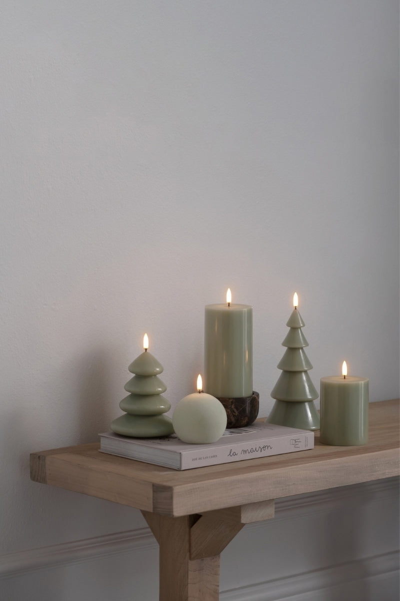 UYUNI LIGHTNING Pillar LED-Kerze Smooth sage green 15cm - Produktbild 3