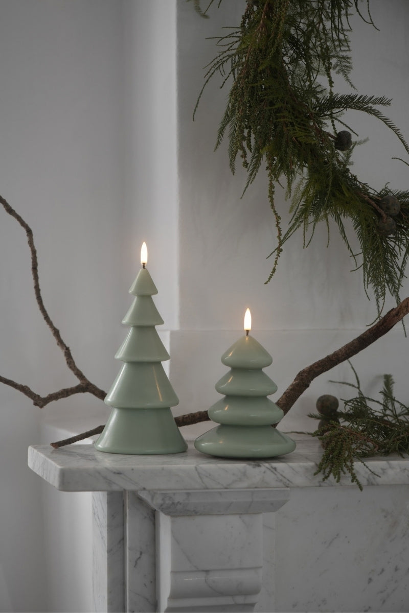 UYUNI LIGHTNING LED-Kerze Christmas tree Smooth sage green 20cm - Produktbild 3